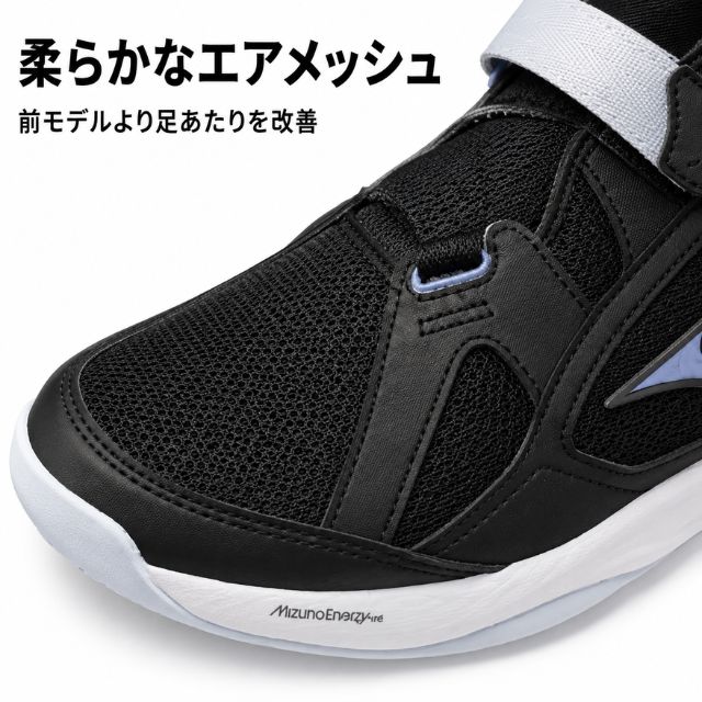 柔らかなエアメッシュ 前モデルより足あたりを改善